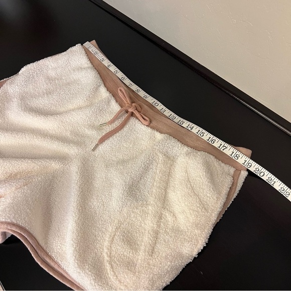 Victoria’s Secret LOGO Sherpa shorts, pull up elastic waist pockets XL - Picture 11 of 14